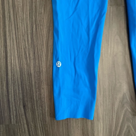Lululemon Base Pace High-Rise Crop 23"
Poolside size 4 - Picture 3 of 7